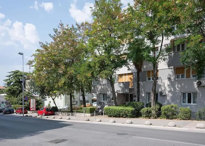 Rooftop Li -new, Modern, Center Apartment Split