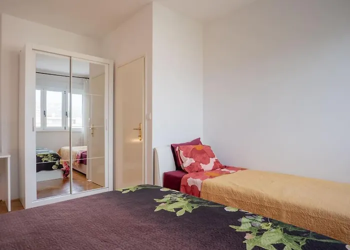 Rooftop Li -new, Modern, Center Apartment Split