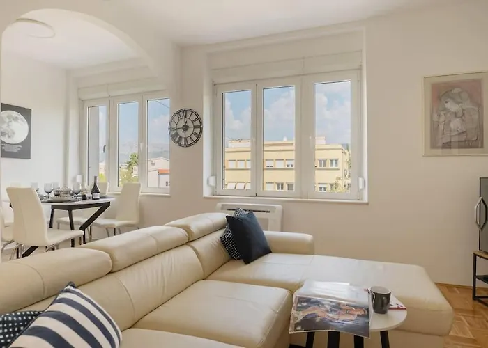Apartment Rooftop Li -new, Modern, Center *